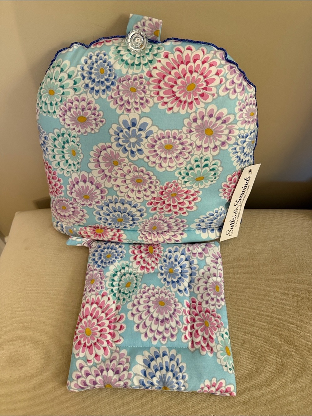 NWT Suttles & Seawinds Floral Blue Teapot Cozy & Matching Trivet